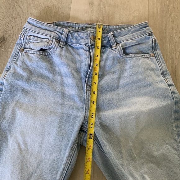 American Eagle Mom Jean light Wash Stretch 4 short - Picture 9 of 12